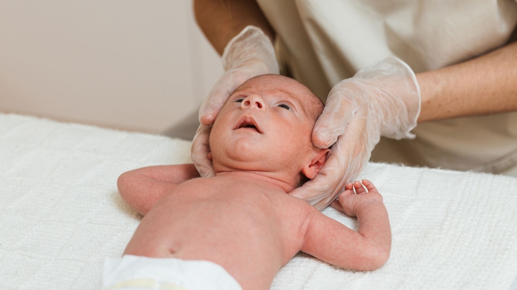 Síndrome de cabeza plana en bebés: diagnóstico y tratamiento de la plagiocefalia