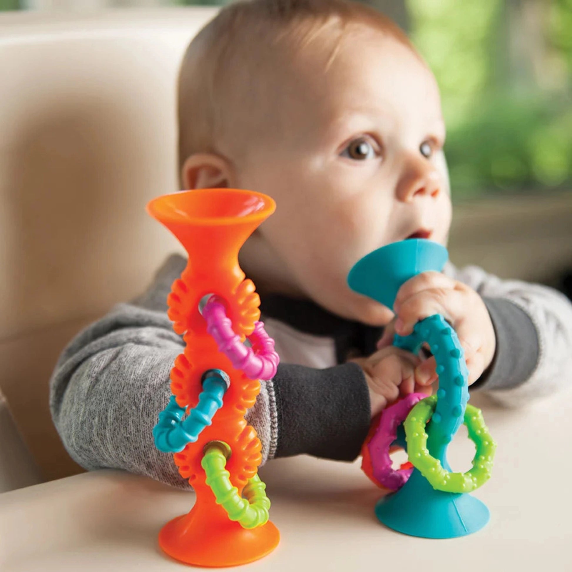 Mordedor y Sonajero PipSquigz loops Fat Brain Toys