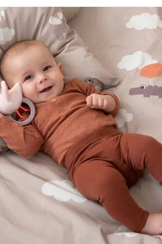 SONAJERO SENSORIAL CON MORDEDOR BIRDEE ROSA DONE BY DEER