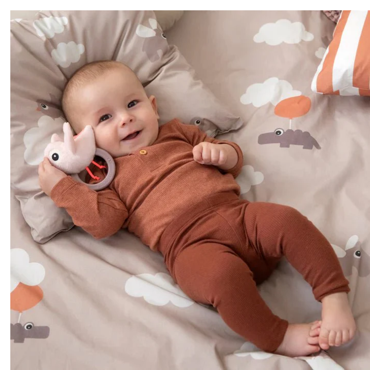 SONAJERO SENSORIAL CON MORDEDOR BIRDEE ROSA DONE BY DEER