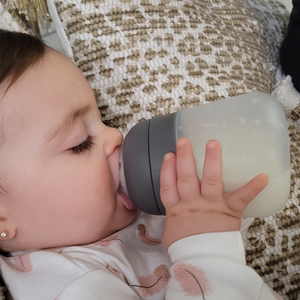 Mamadera de Silicona Anticólico Nanobebé Flexy 270 ml Gris