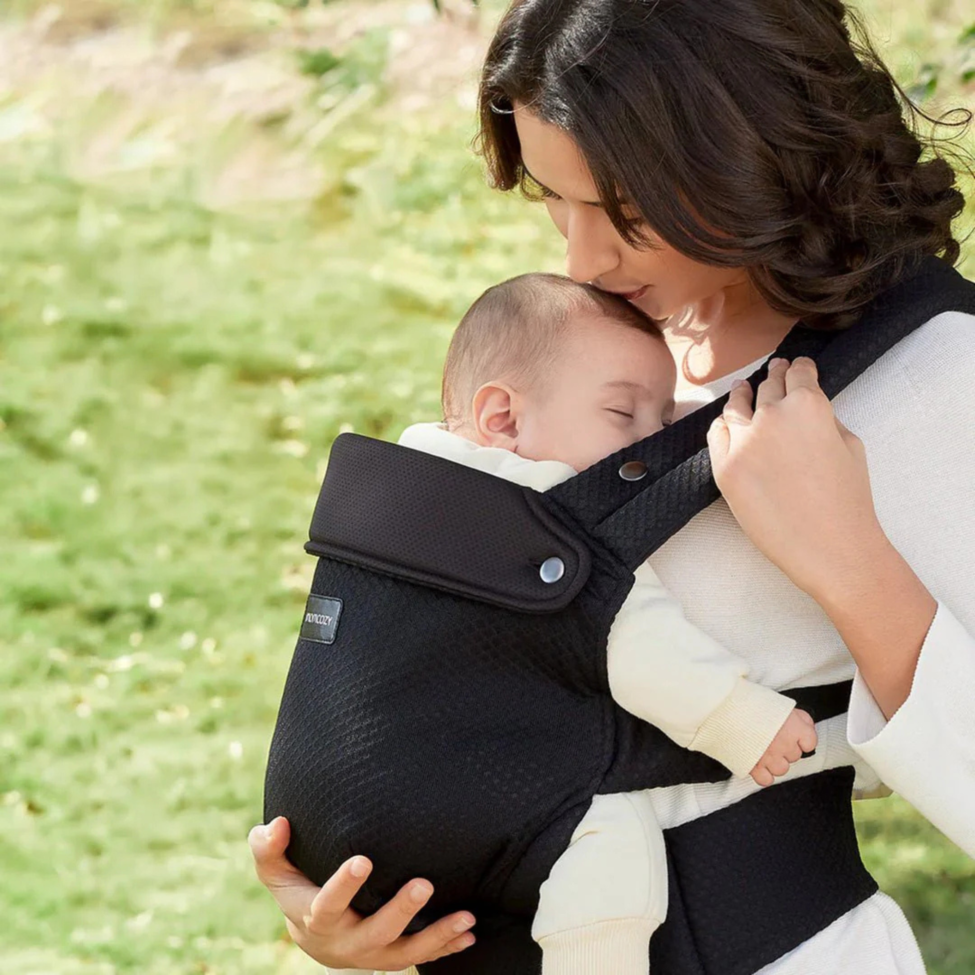 Portabebé PureHug Negro Momcozy 3-24M