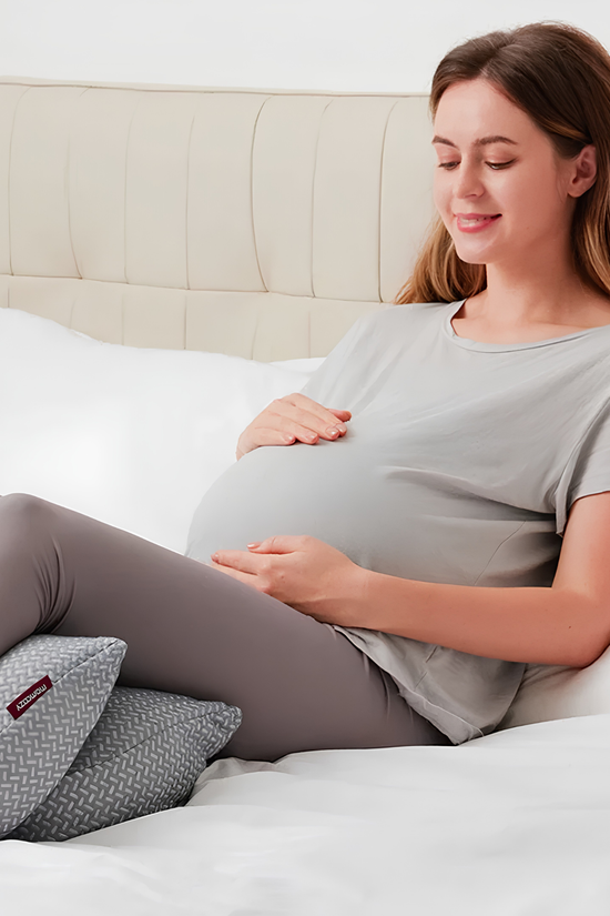 Almohada de Embarazo Cuña con apoyo lateral Momcozy