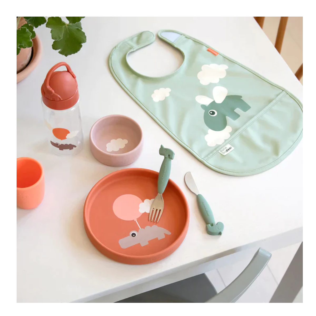 BABERO CON VELCRO HAPPY CLOUDS VERDE - DONE BY DEER